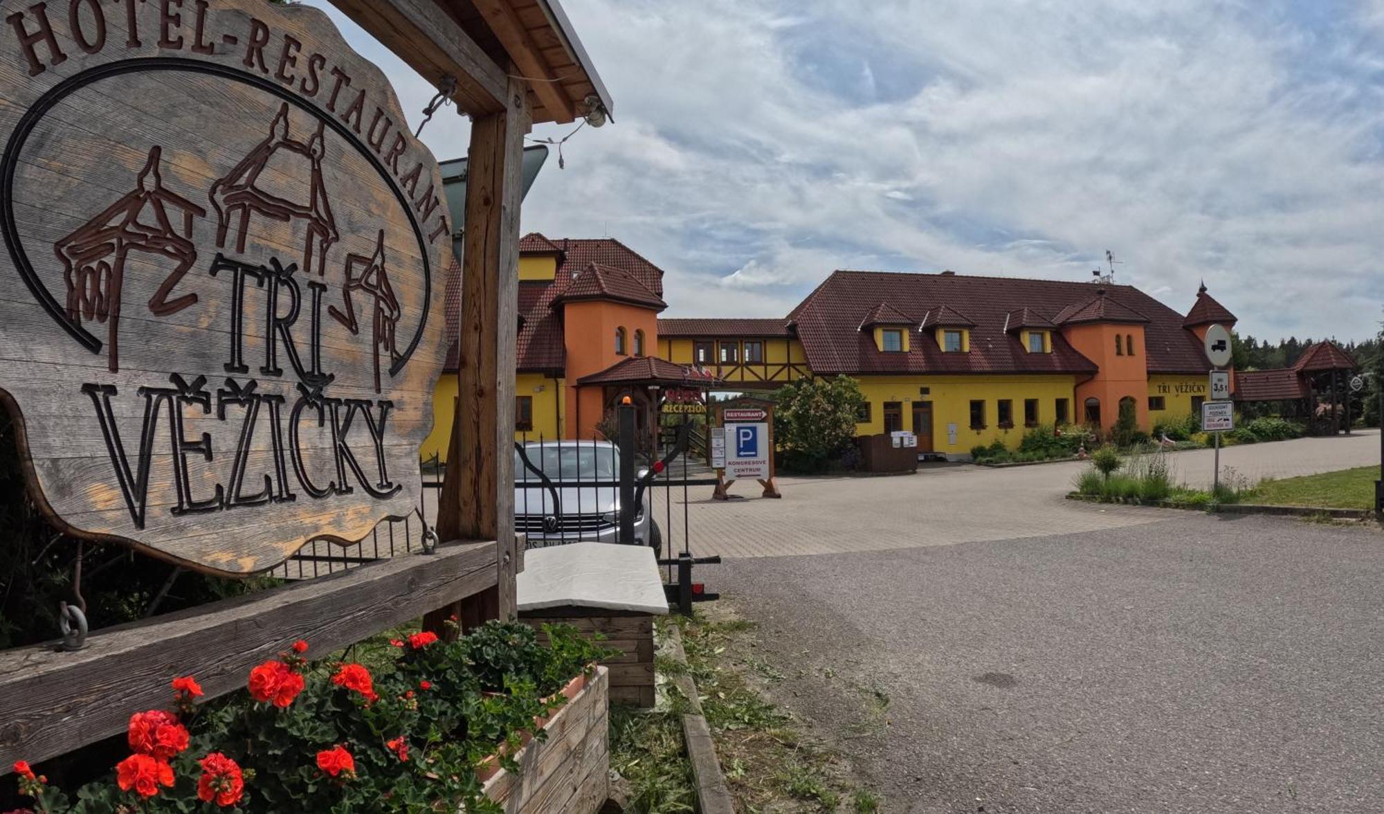 Hotel Tri Vezicky Střítež Exterior foto